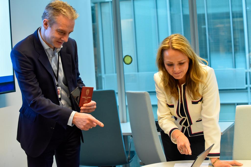 Digitaliseringsdirektør Steffen Sutorius og statsråd Linda Hofstad Helleland