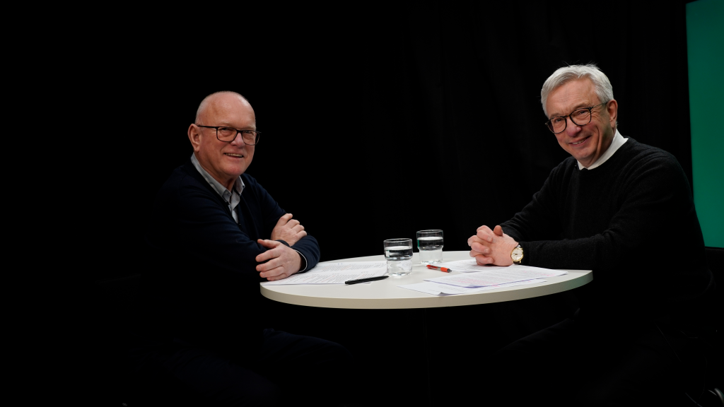 Svein Kristensen og Karl Eirik Schøtt-Pedersen i Digitaliseringsdirektoratet sitt podkaststudio