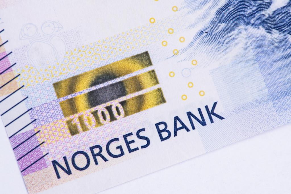 Bildet viser en flik av en 1000 lapp med teksten Norges Bank
