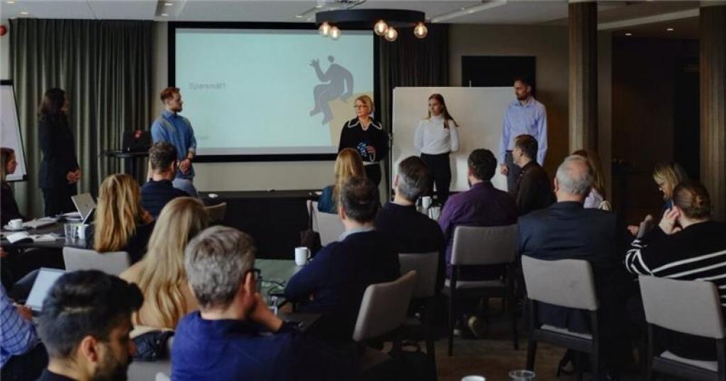Digdir presenterte Kunnskapsassistenten på Soria Moria, for tverrdepartemental arbeidsgruppe for kunstig intelligens.