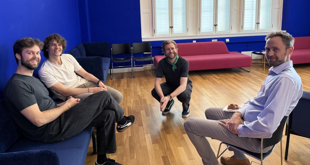 Deltakere fra KI-laben og Halogen (f.v. Simon Archer Dreyer, Lars Eirik Korsgaard Hansen, Adrian Paulsen og Benjamin Brodie)