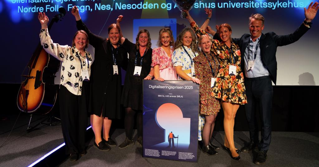 Vinnarane av Digitaliseringsprisen 2025 saman med statsråden.