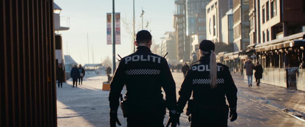 bilde av to politifolk på parulje i Oslo sentrum
